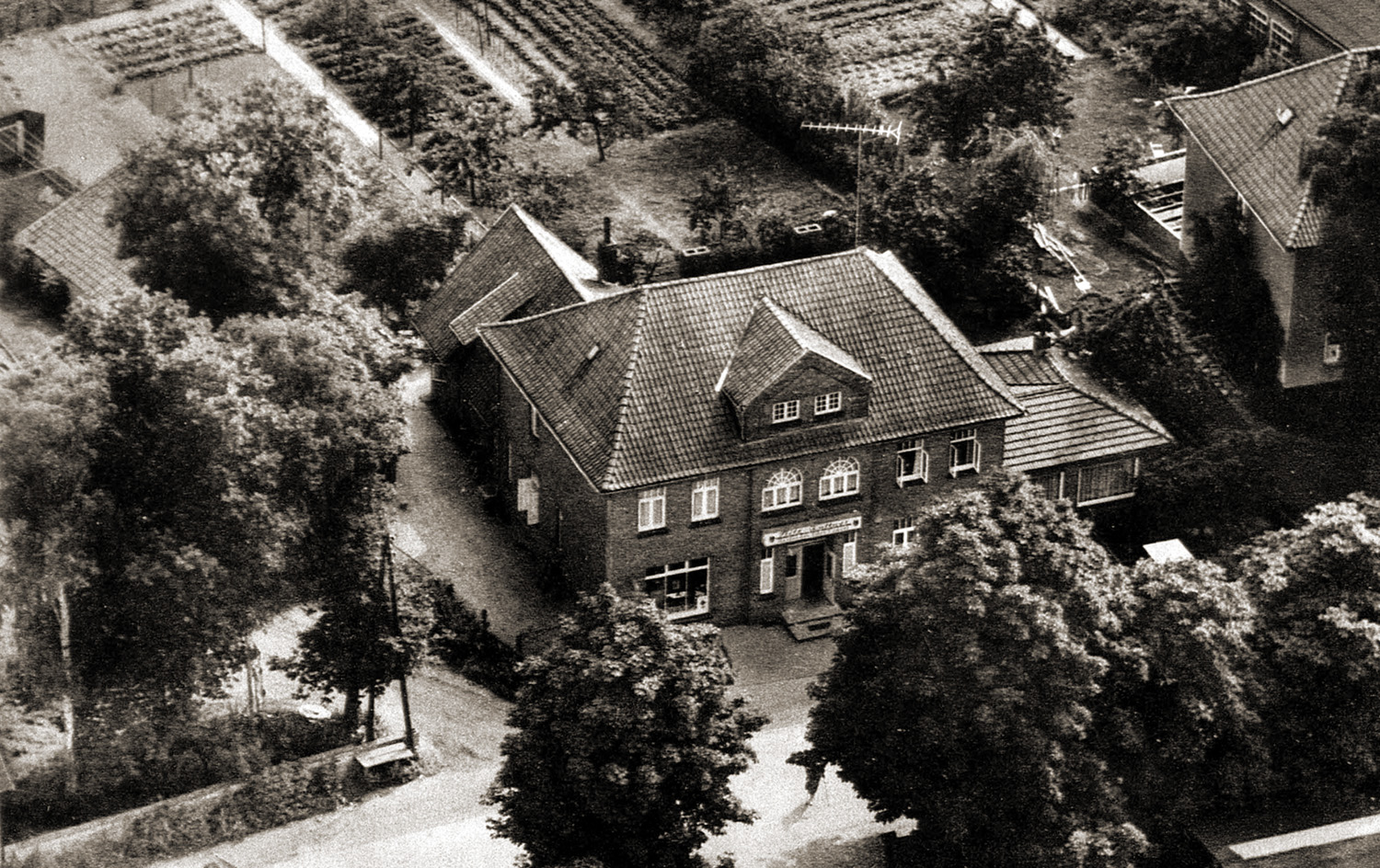 Luftaufnahme des Lebensmittelgeschäftes Thie.