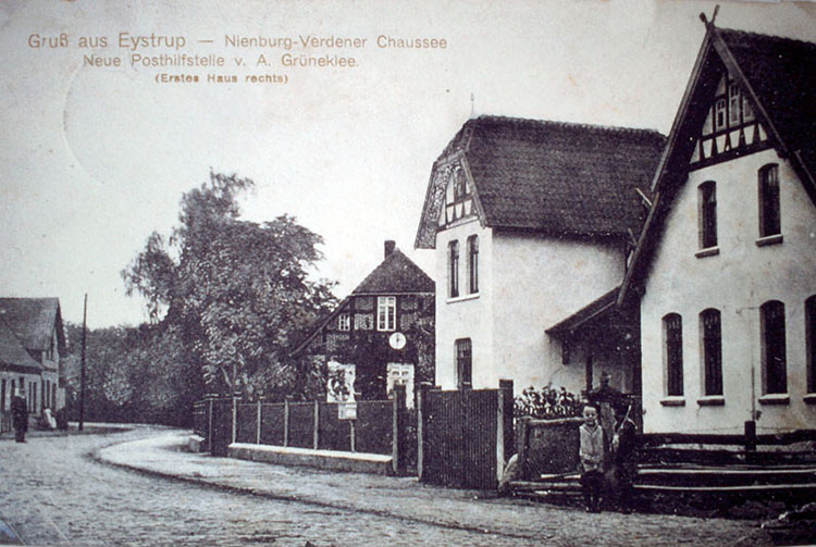 Hauptstraße 26, rechts Haus Grüneklee um 1920